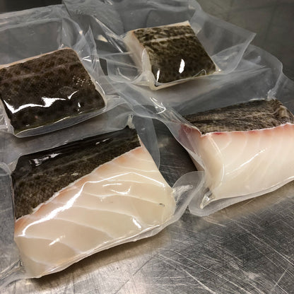 Produktfoto på fyra tjocka ryggfiléer Skrei