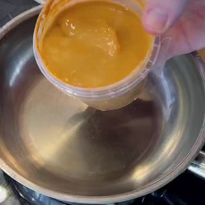 Video på tillredning av HMIS hummersoppa VSOP – En lyxig och krämig soppa med rik smak av hummer – Serveras med vit sparris.